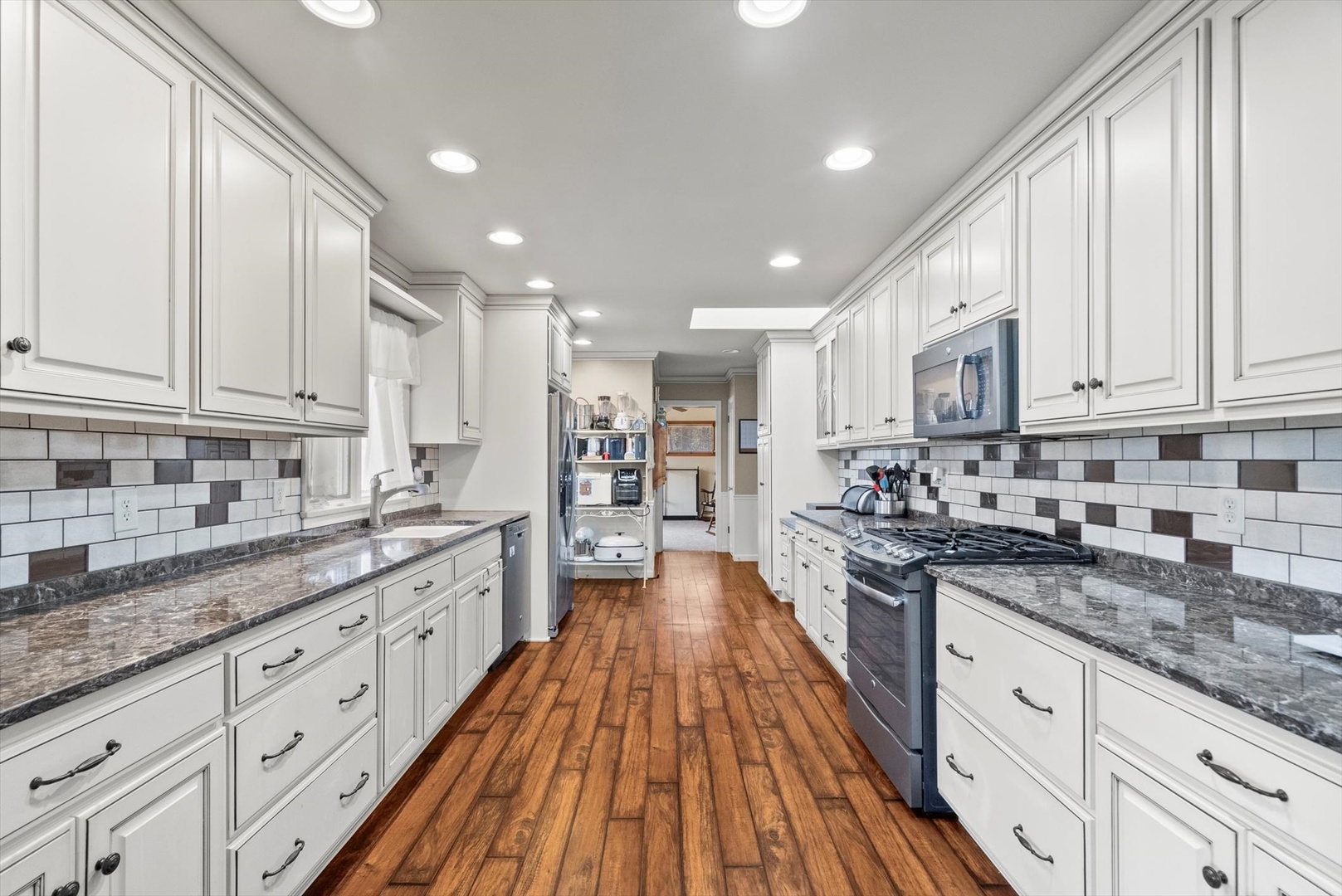 142 Forest Park Road Ottawa, IL 61350 - Photo 3 of 20 Gallery Image 3