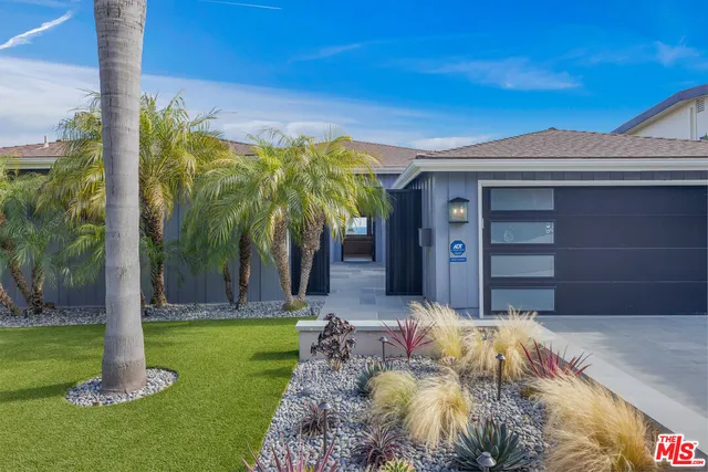 a view of living room washer and dryer
