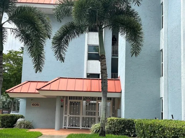 $1,900 | 605 South Pine Island Road, Unit 304A, Plantation, FL 33324