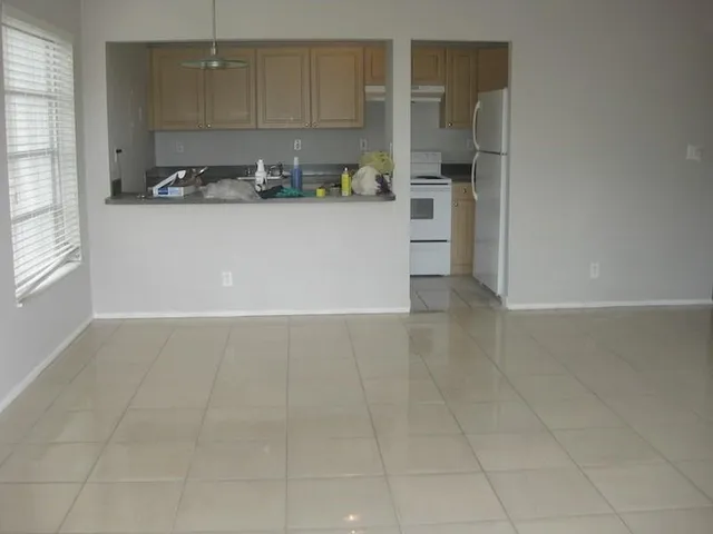 $1,900 | 605 South Pine Island Road, Unit 304A, Plantation, FL 33324