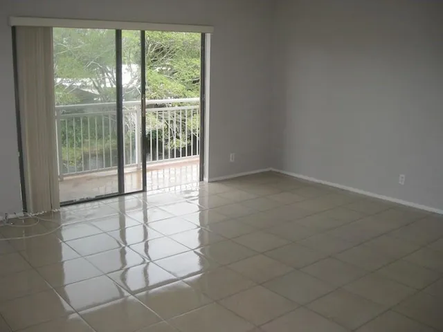 $1,900 | 605 South Pine Island Road, Unit 304A, Plantation, FL 33324