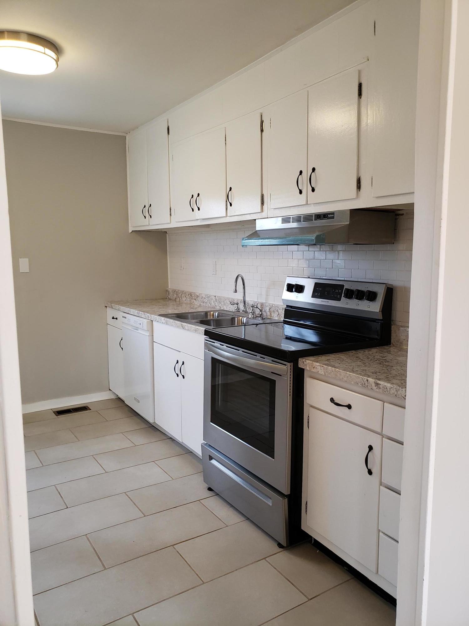 431 Robertsville Road Oak Ridge, TN 37830 - Photo 2 of 26 Kitchen