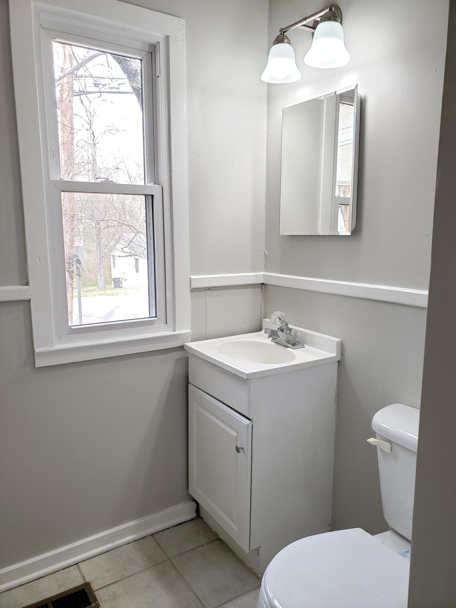 431 Robertsville Road Oak Ridge, TN 37830 - Photo 15 of 26 Bathroom