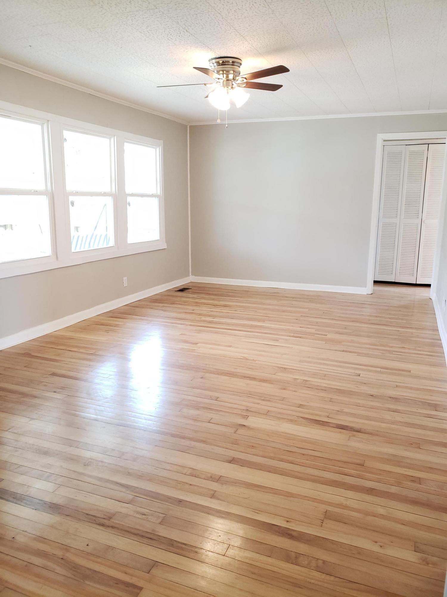 431 Robertsville Road Oak Ridge, TN 37830 - Photo 8 of 26 Living