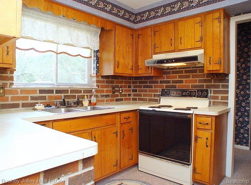 3575 Jewell Road Howell, MI 48843 - Photo 6 of 17 All Appliances Stay.jpg