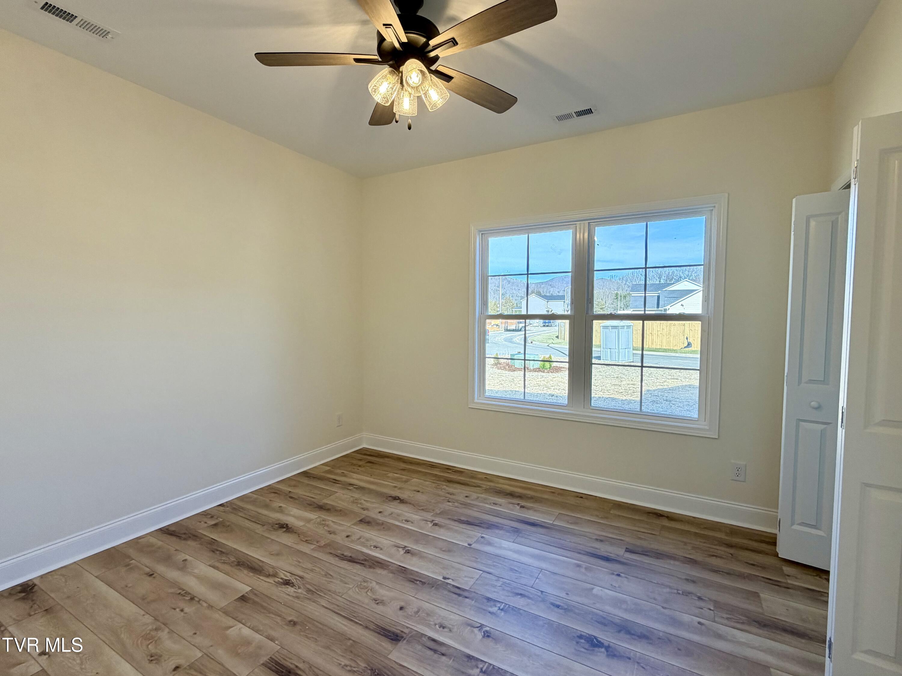 146 Ervin Loop Erwin, TN 37650 - Photo 12 of 16 IMG_0683