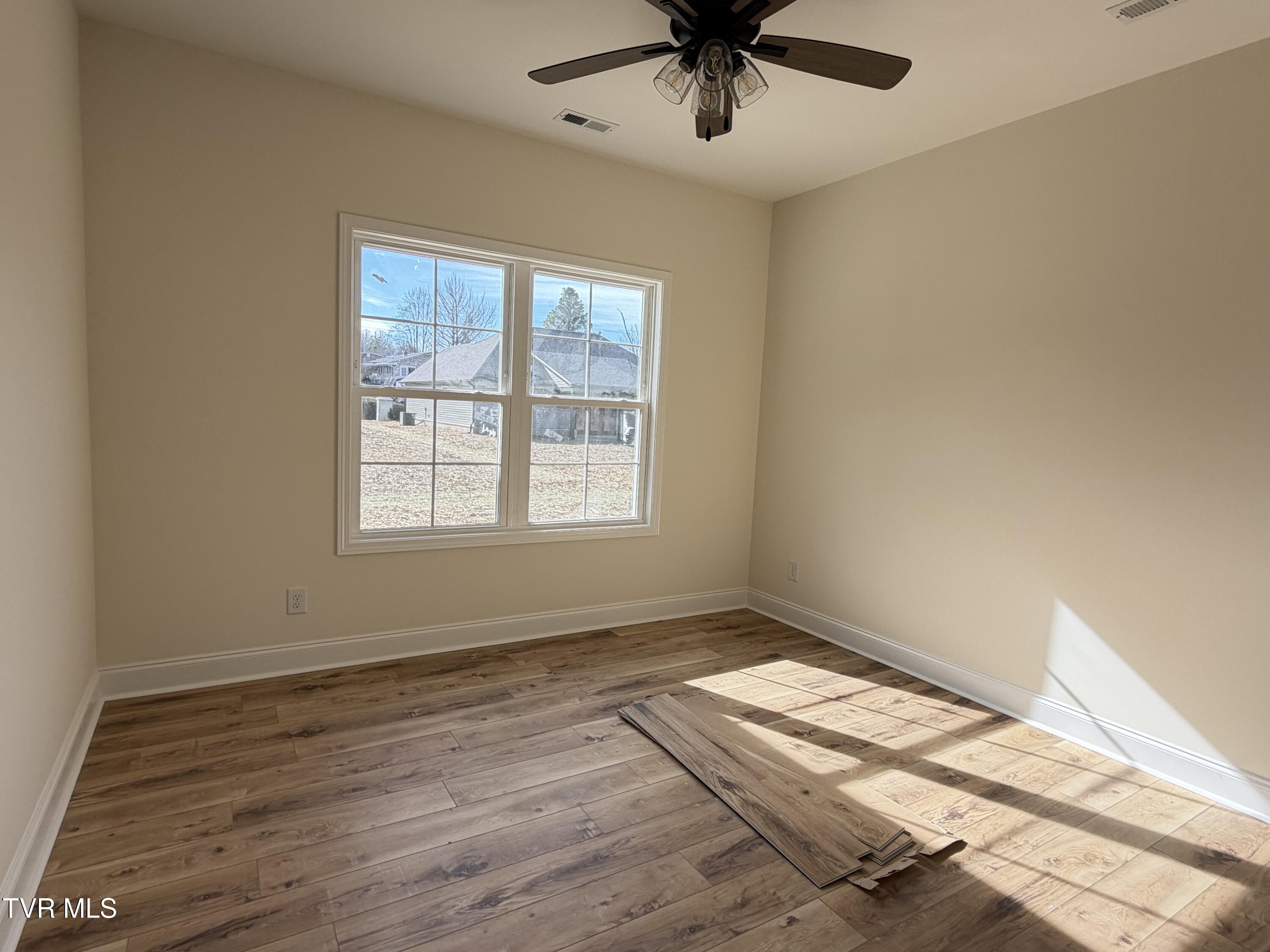 146 Ervin Loop Erwin, TN 37650 - Photo 14 of 16 IMG_0681