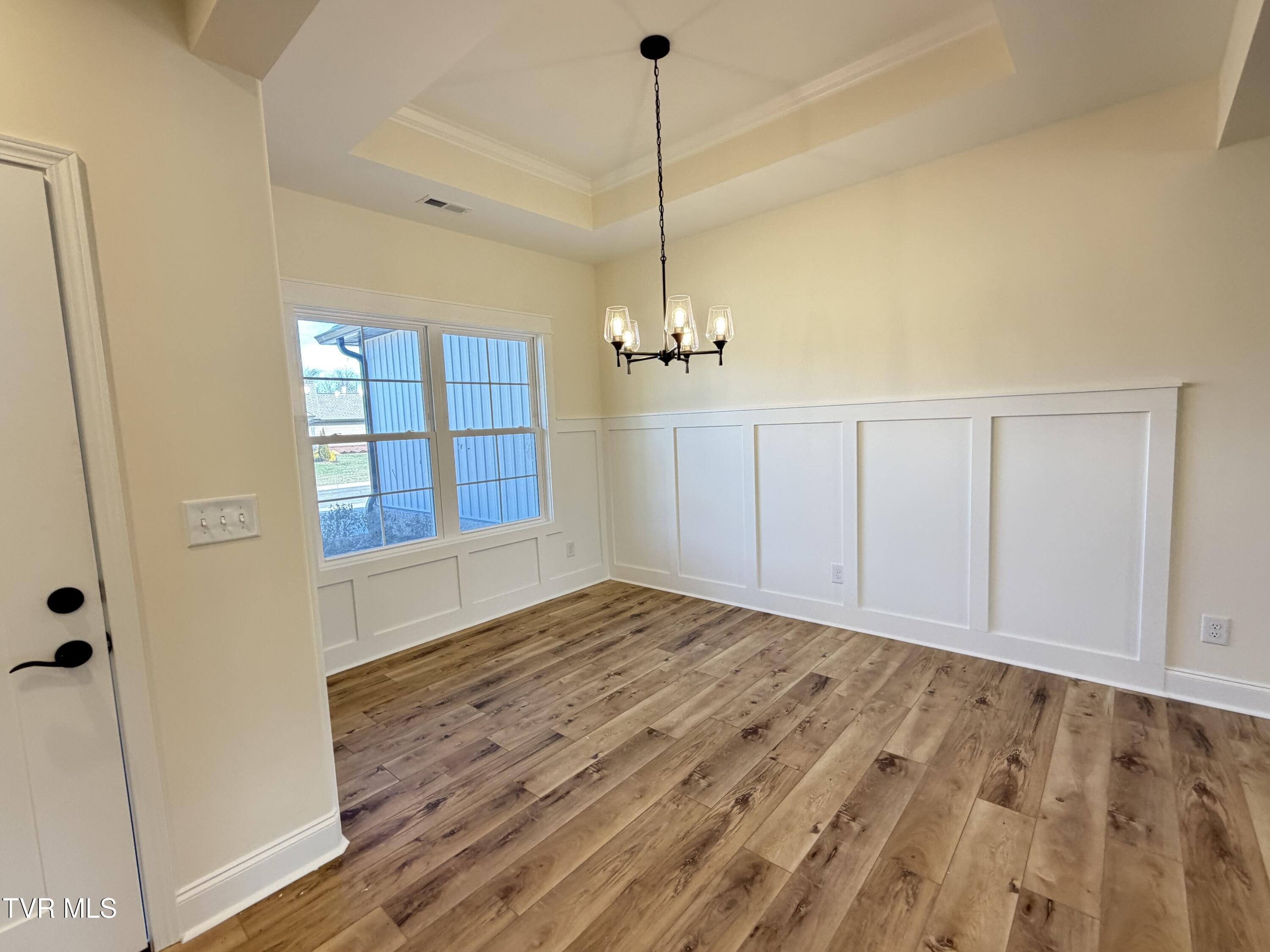 146 Ervin Loop Erwin, TN 37650 - Photo 6 of 16 IMG_0674