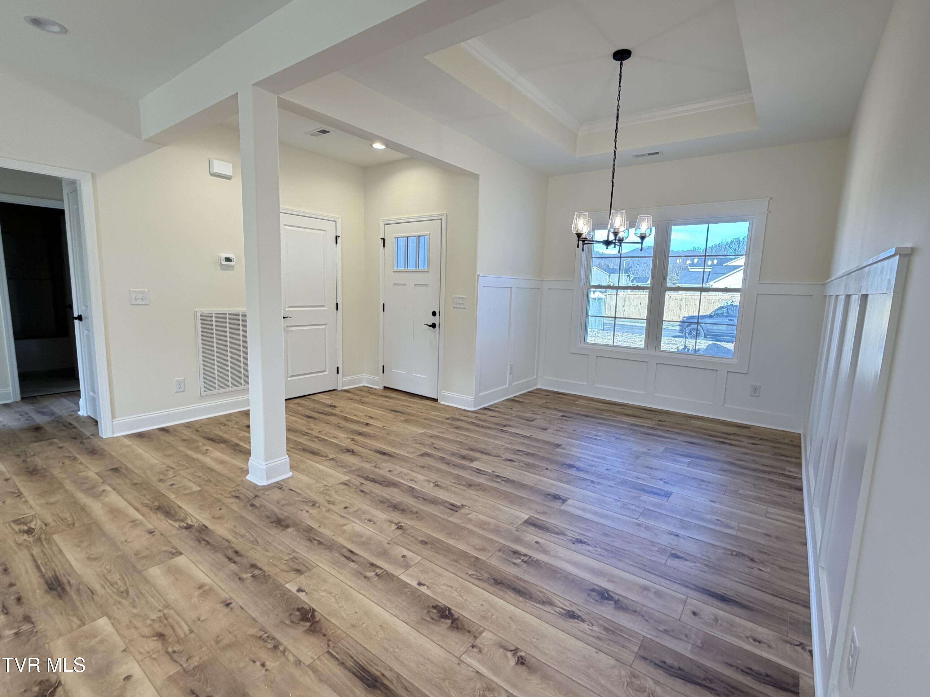 146 Ervin Loop Erwin, TN 37650 - Photo 7 of 16 IMG_0677