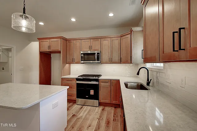 $439,900 | 146 Ervin Loop, Erwin, TN 37650