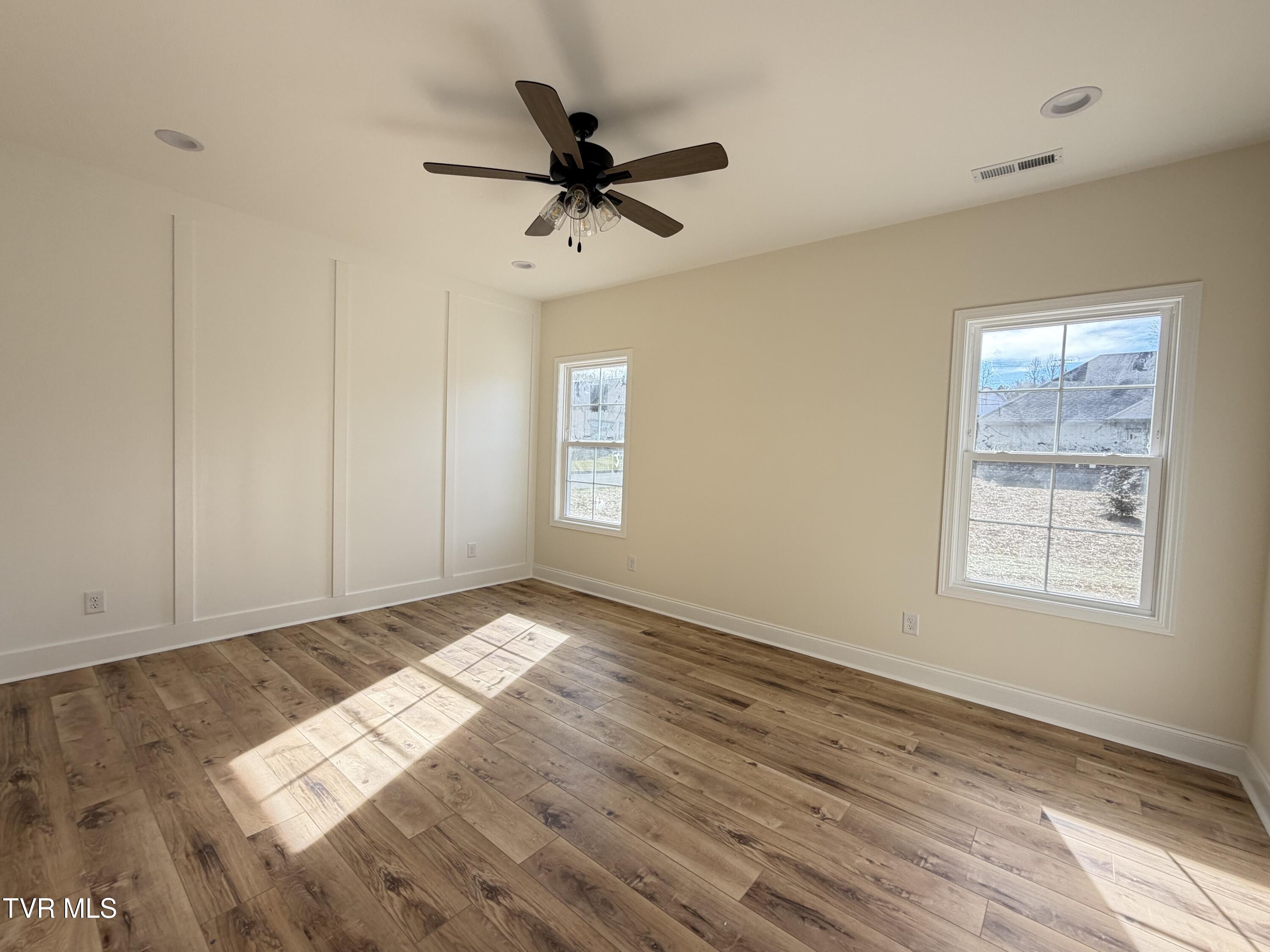 146 Ervin Loop Erwin, TN 37650 - Photo 8 of 16 IMG_0684