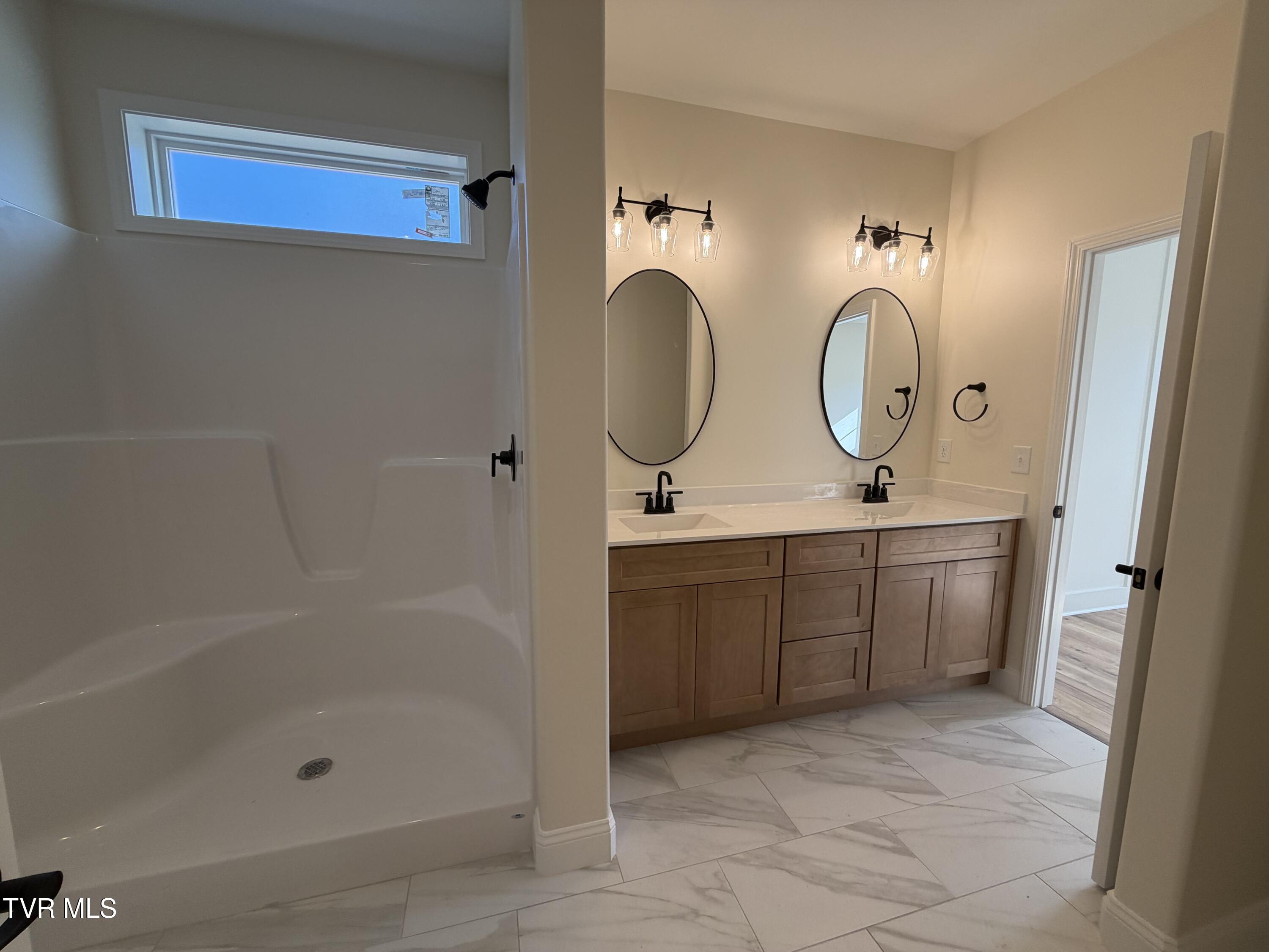 146 Ervin Loop Erwin, TN 37650 - Photo 9 of 16 IMG_0687