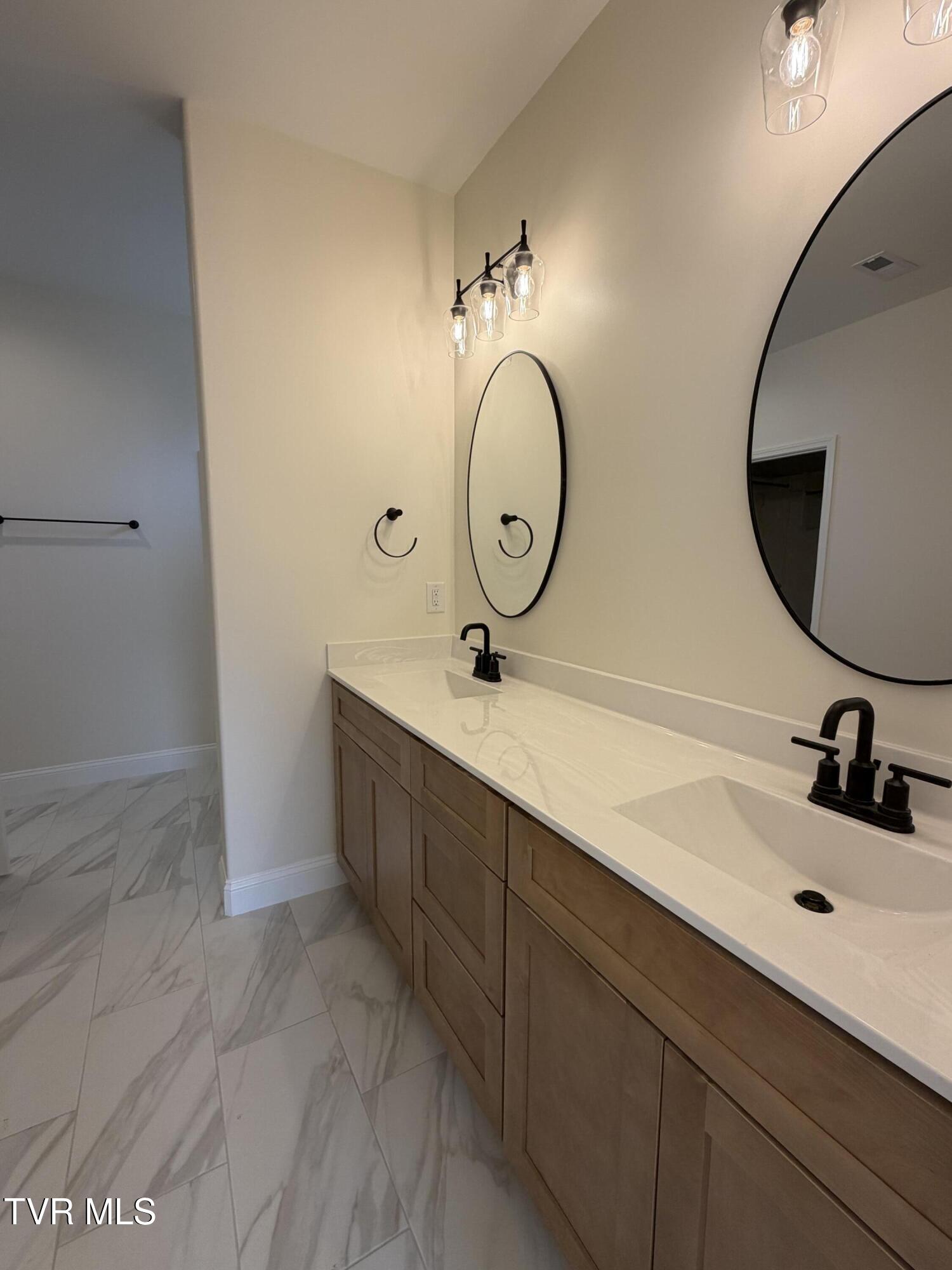 146 Ervin Loop Erwin, TN 37650 - Photo 10 of 16 IMG_0685