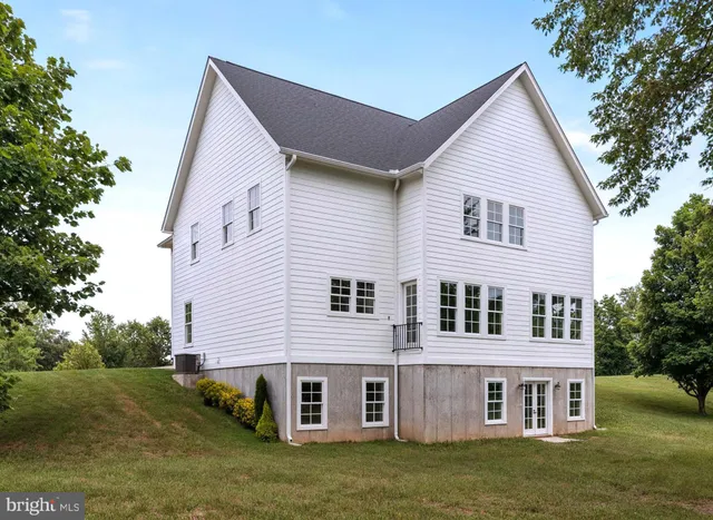 $890,000 | 17979 Old Triangle Road, Triangle, VA 22172