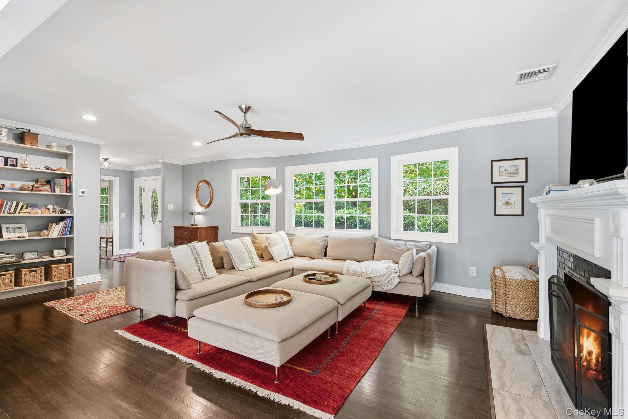 88 Little Neck Road Centerport, NY 11721 - Photo 7 of 33 Gallery Image 7