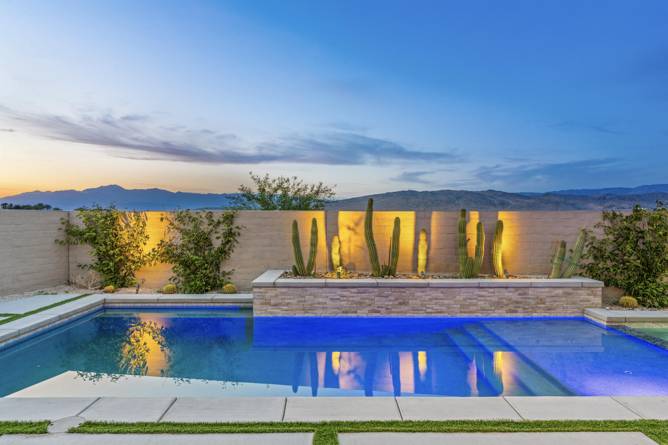 10 Zinfandel Rancho Mirage, CA 92270 - Photo 11 of 39 Pool twilight