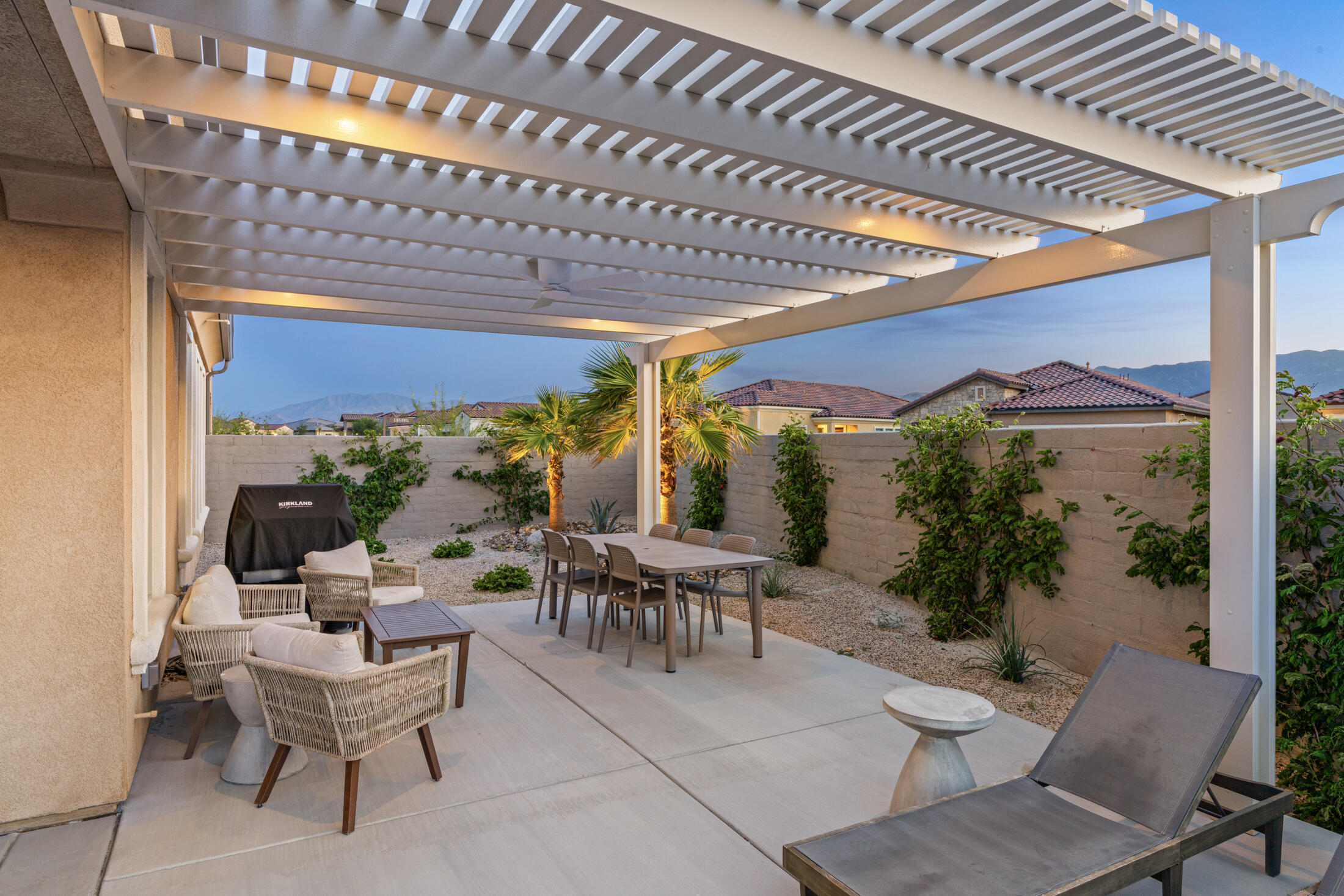 10 Zinfandel Rancho Mirage, CA 92270 - Photo 15 of 39 Side patio