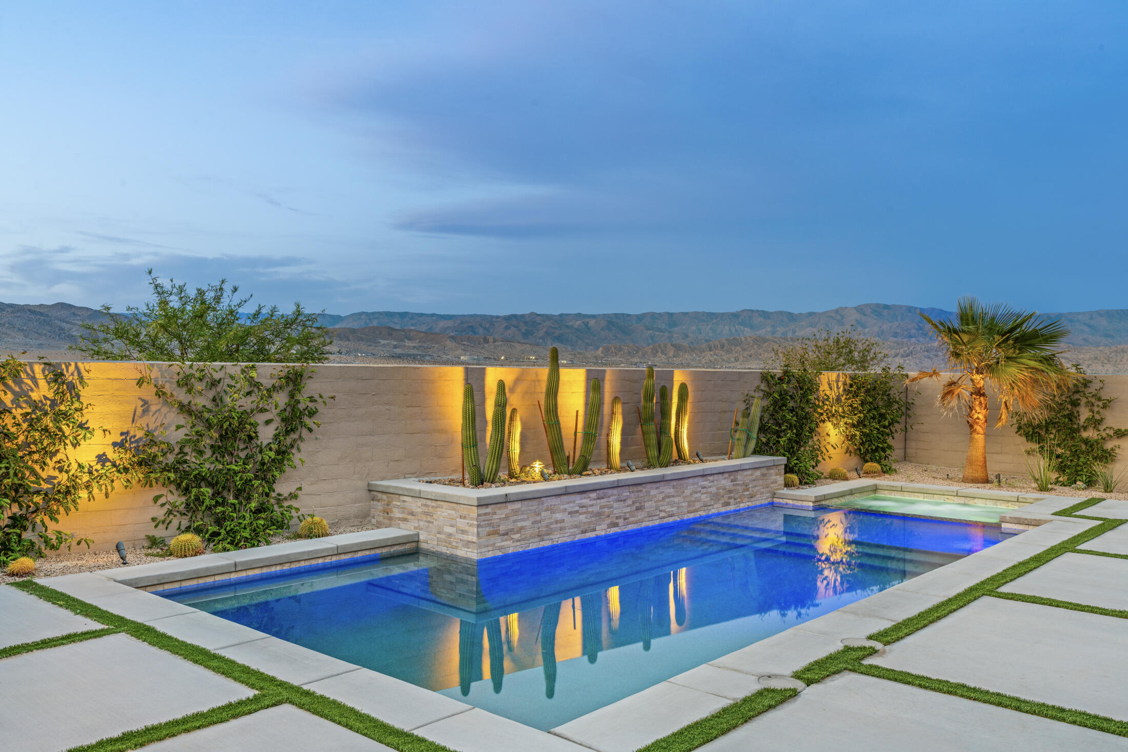10 Zinfandel Rancho Mirage, CA 92270 - Photo 8 of 39 Pool twilight