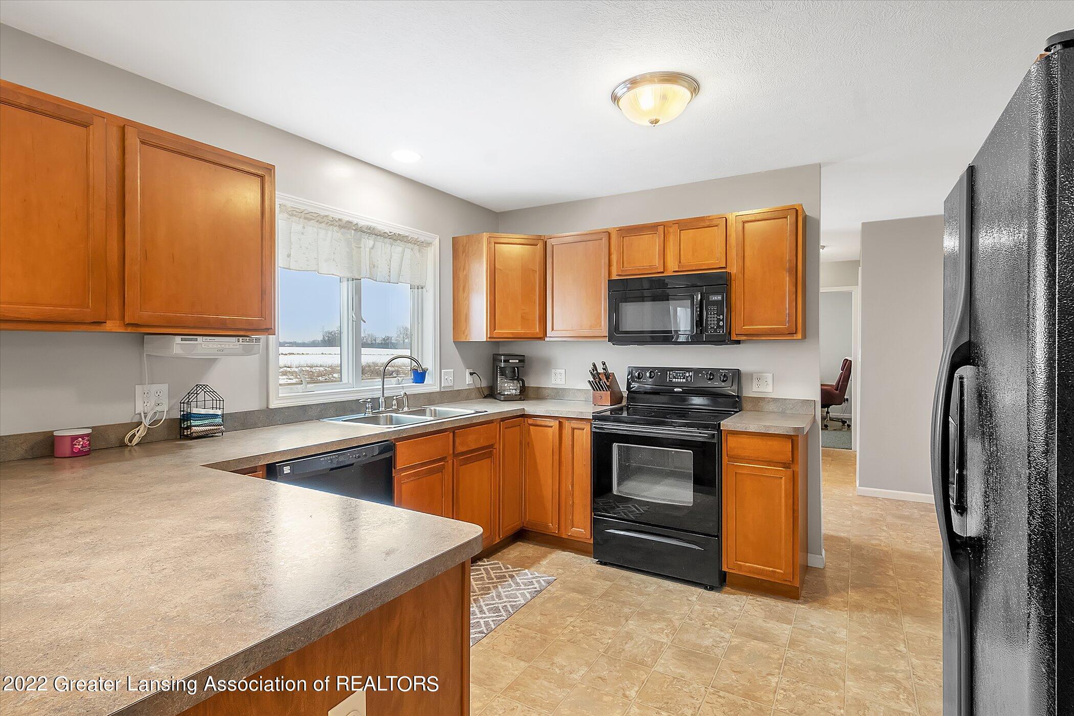3195 Tomlinson Road Mason, MI 48854 - Photo 13 of 43 Kitchen