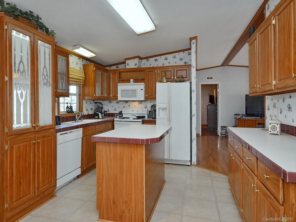 77 Mt Airy Road Marshall, NC 28753 - Photo 3 of 17 Gallery Image 3
