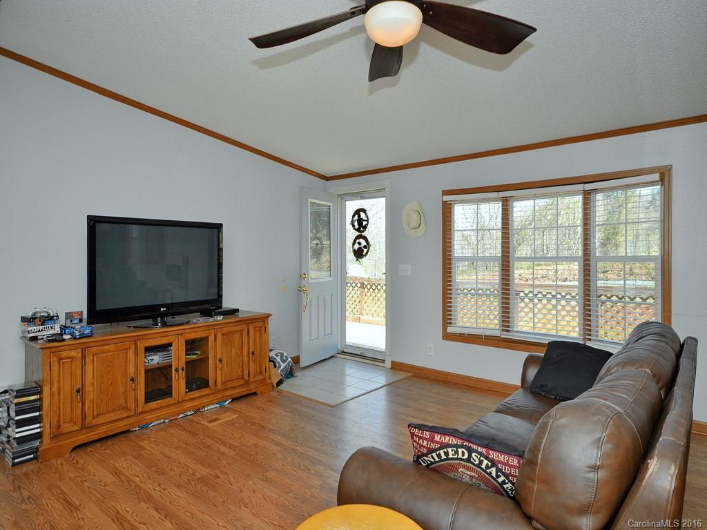 77 Mt Airy Road Marshall, NC 28753 - Photo 5 of 17 Gallery Image 5