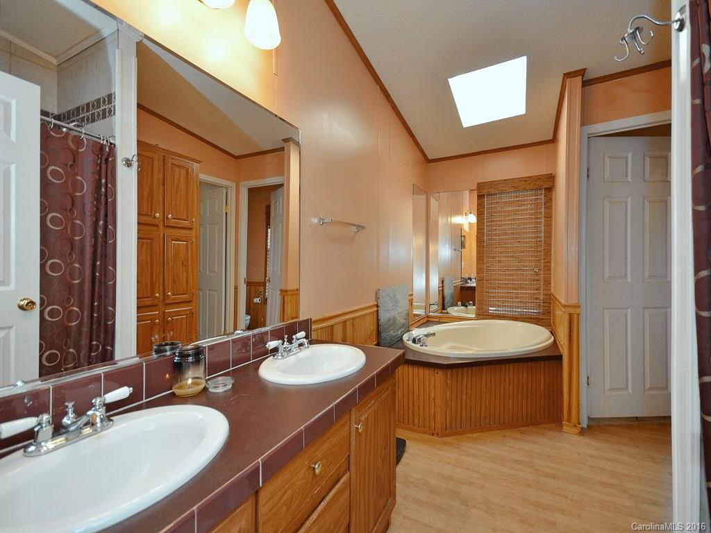 77 Mt Airy Road Marshall, NC 28753 - Photo 9 of 17 Gallery Image 9
