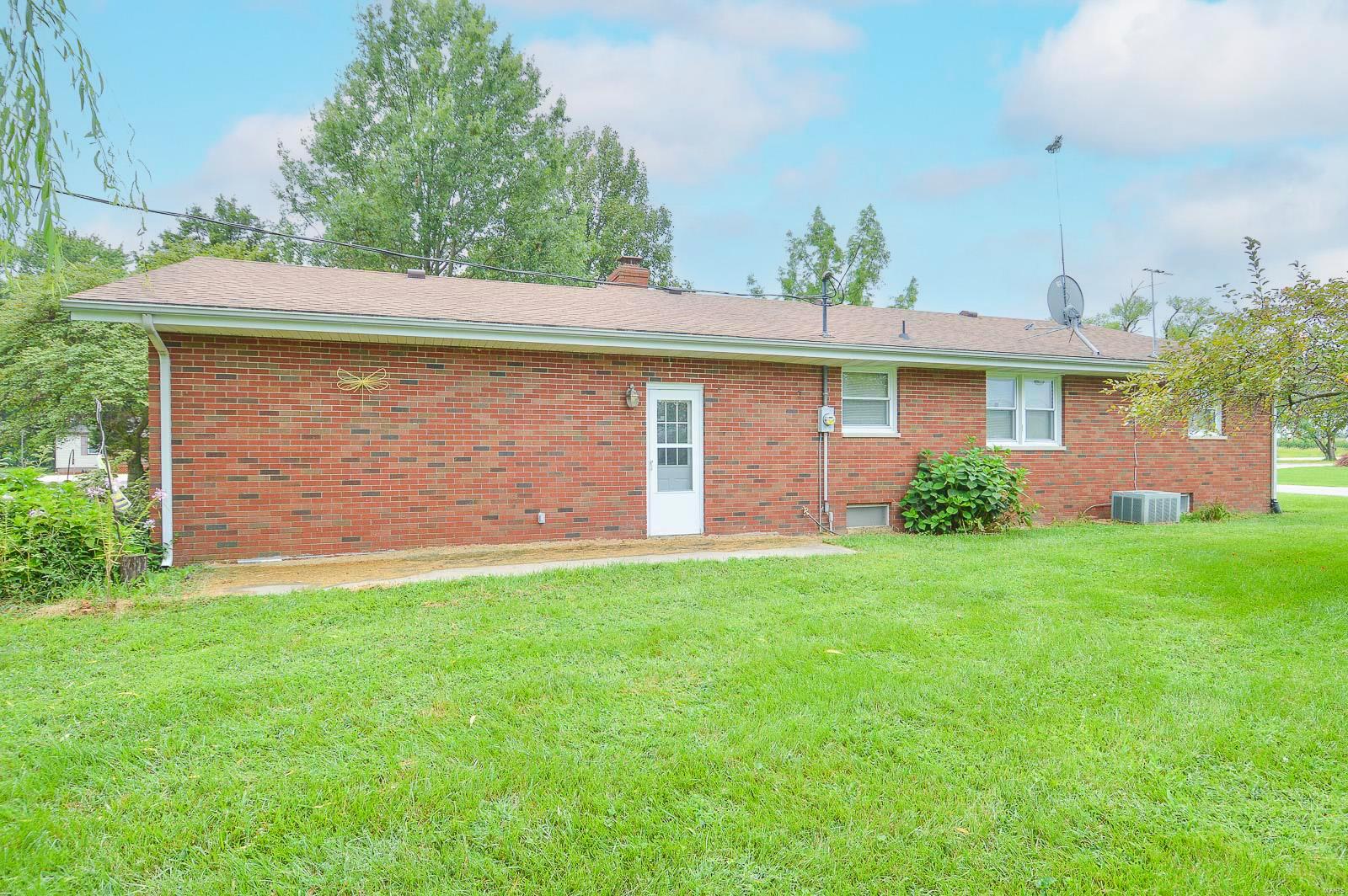 201 West Pocahontas Road Highland, IL 62249 - Photo 10 of 38 Gallery Image 10