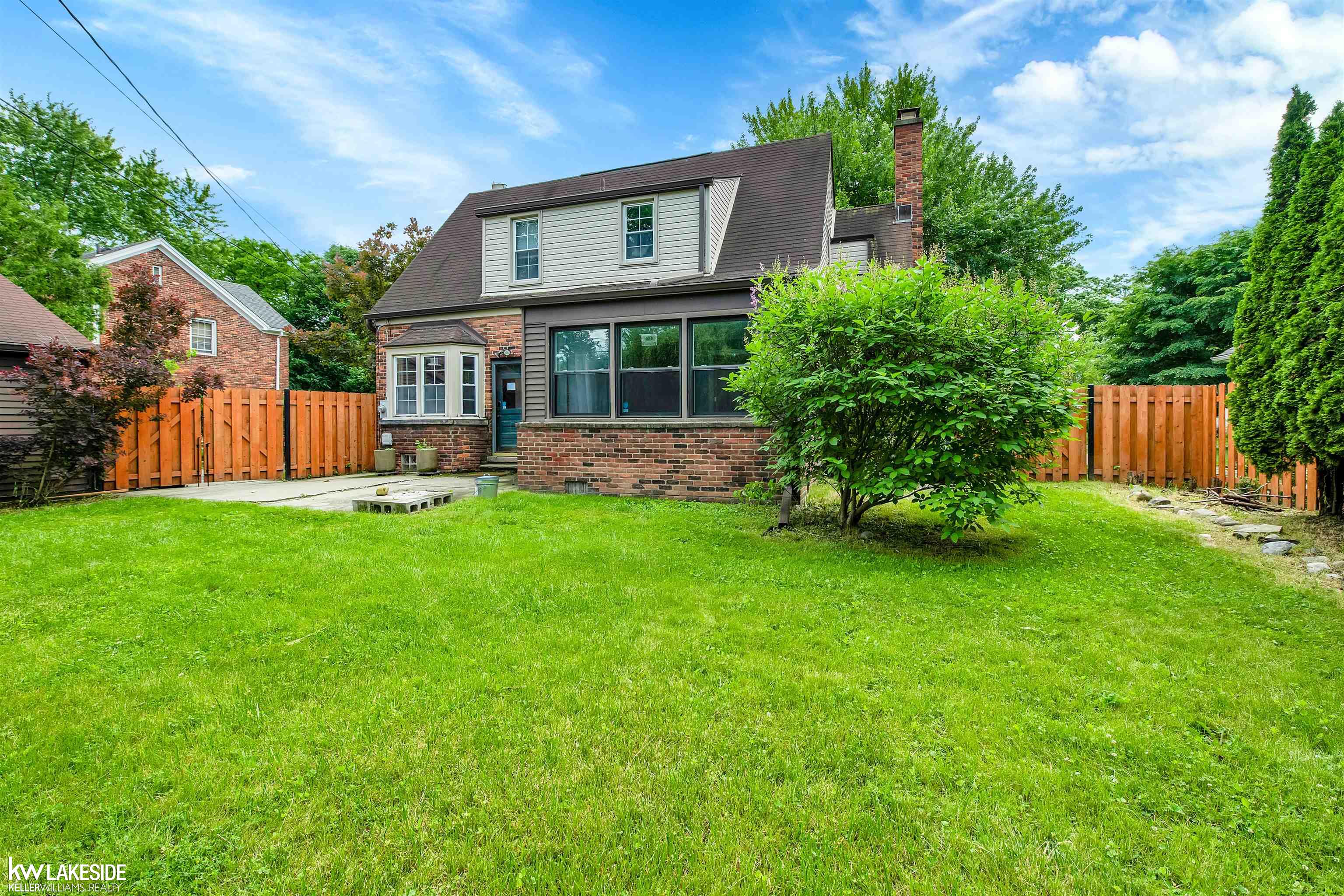 966 Hawthorne Road Grosse Pointe Woods, MI 48236 - Photo 6 of 24