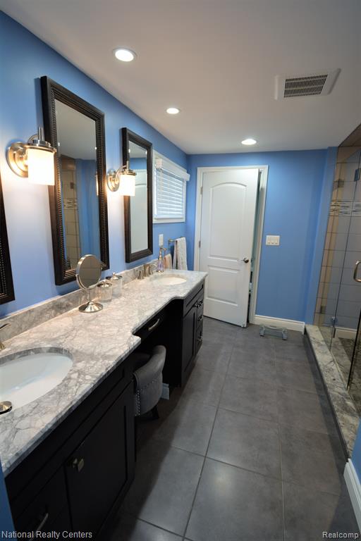 32308 Red Clover Road Farmington Hills, MI 48334 - Photo 17 of 37