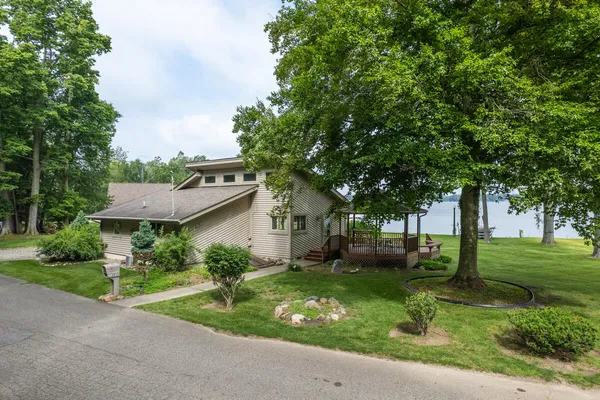$899,000 | 128 Wilmin Road, Quincy, MI 49082