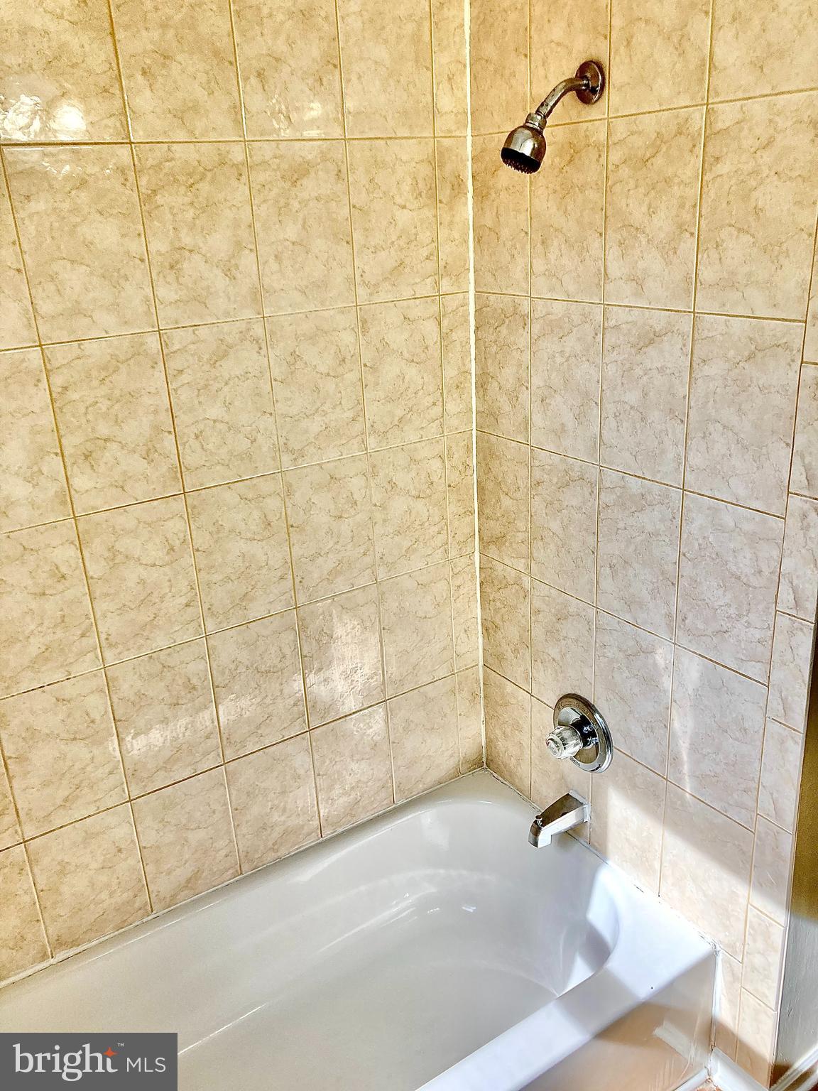 247 West Meadow Road Baltimore, MD 21225 - Photo 23 of 28 Tub/Shower w/ Ceramic Tile surround