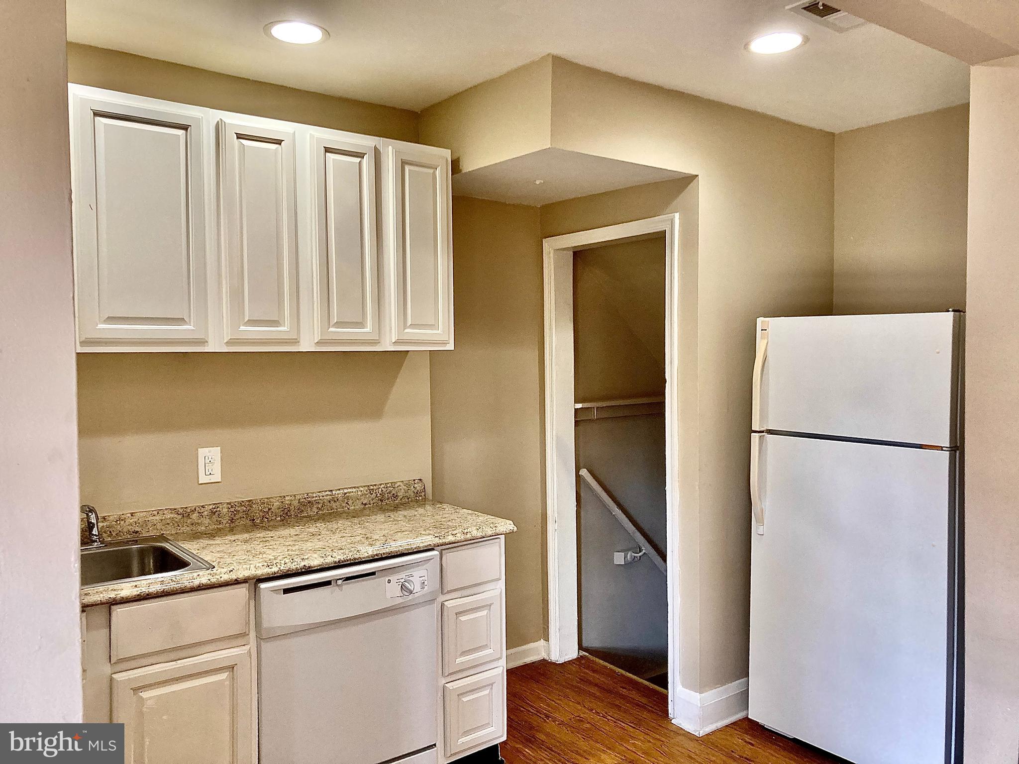 247 West Meadow Road Baltimore, MD 21225 - Photo 10 of 28 White on white Kitchen