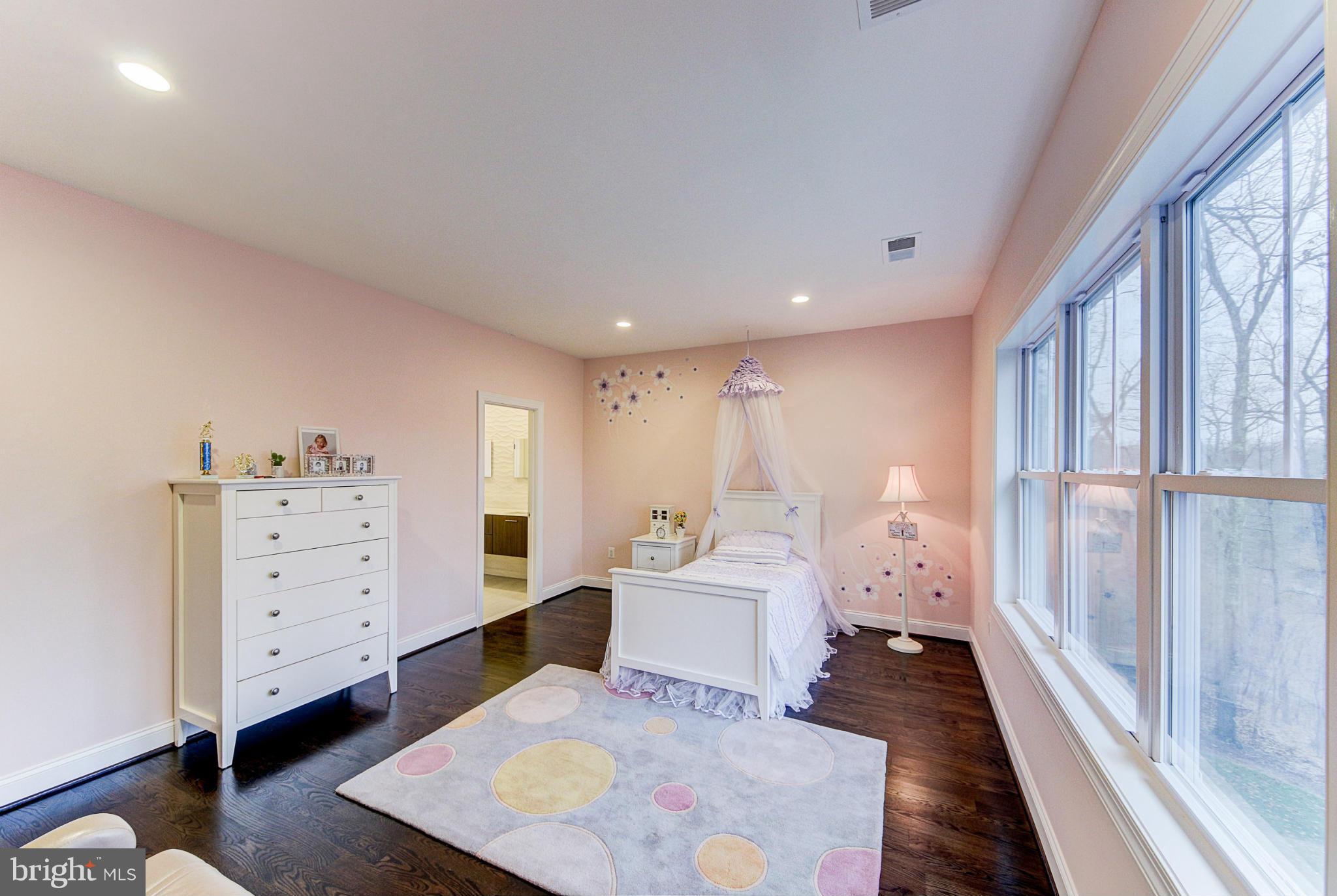 1049 Bellview Road McLean, VA 22102 - Photo 22 of 30 Bedroom