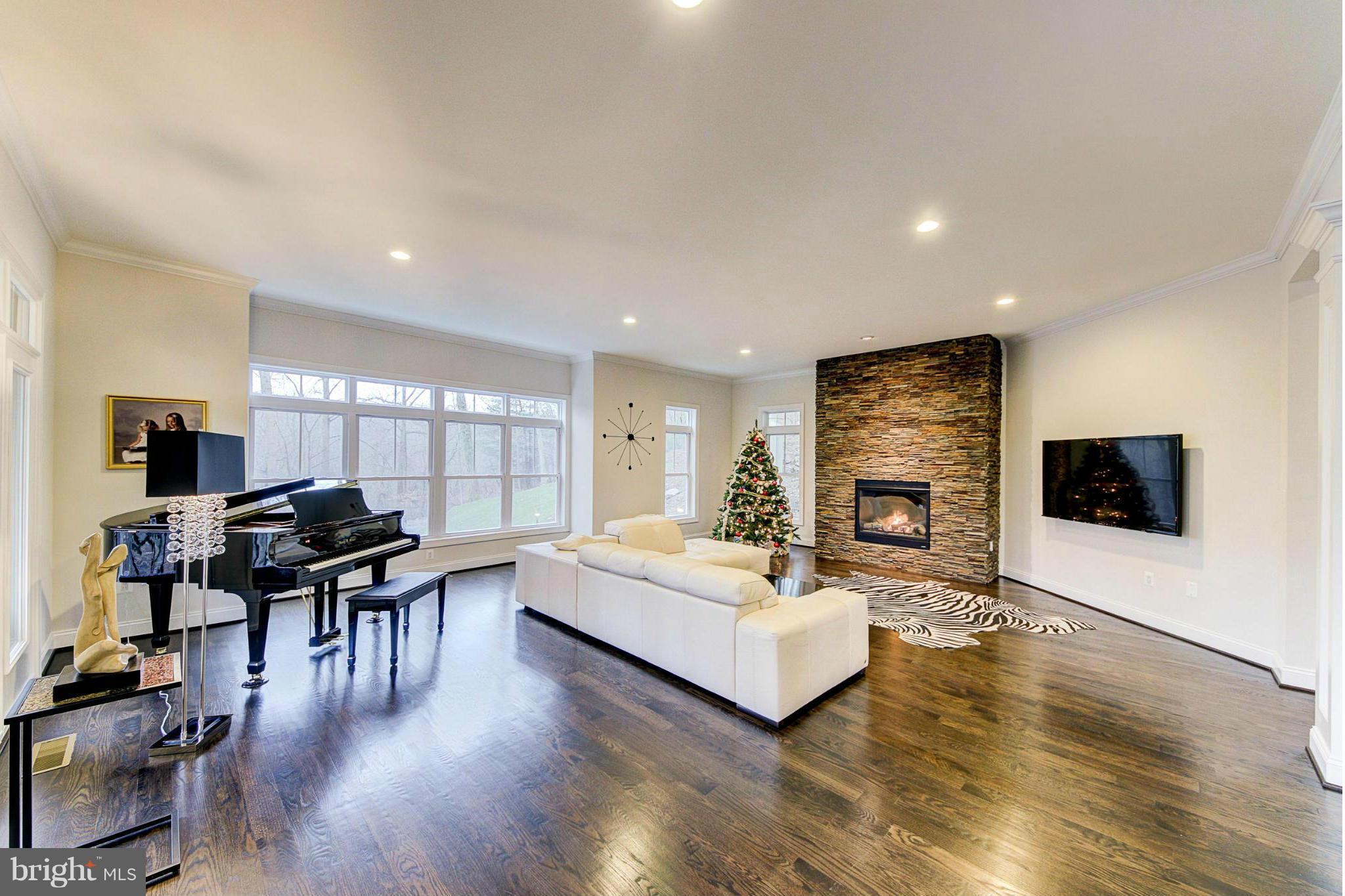1049 Bellview Road McLean, VA 22102 - Photo 8 of 30 Family Room
