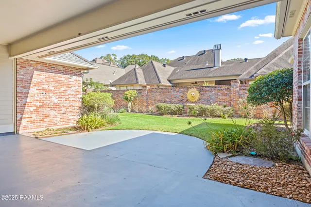 $565,000 | 126 Enchanted Oak Boulevard, Lafayette, LA 70508