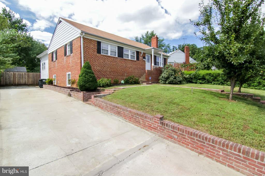 5820 Craig Street Springfield, VA 22150 - Photo 1 of 30 Exterior (Front)