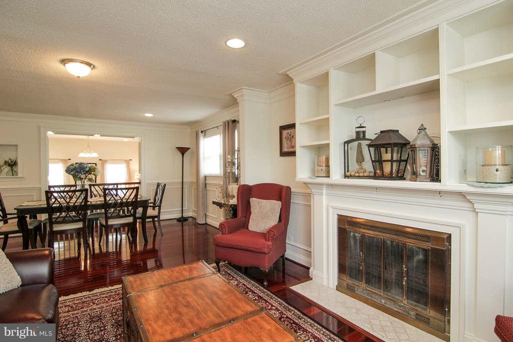 5820 Craig Street Springfield, VA 22150 - Photo 12 of 30 Living Room