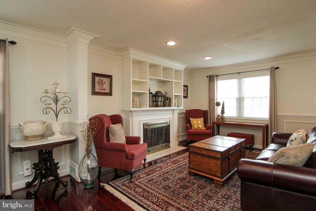 5820 Craig Street Springfield, VA 22150 - Photo 13 of 30 Living Room