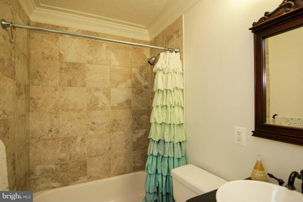 5820 Craig Street Springfield, VA 22150 - Photo 22 of 30 Bath (Master)