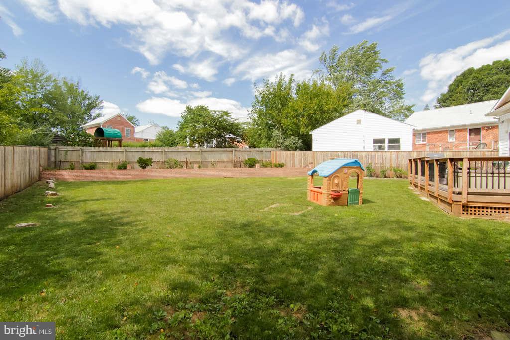 5820 Craig Street Springfield, VA 22150 - Photo 23 of 30 Exterior (Rear)