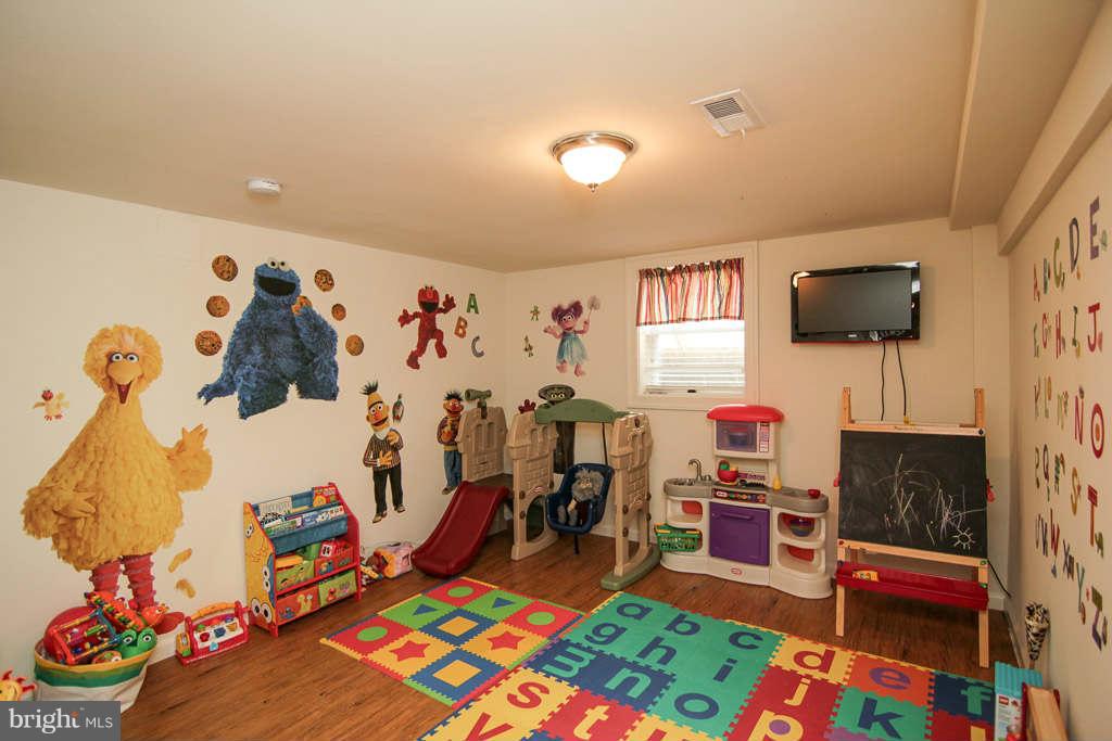 5820 Craig Street Springfield, VA 22150 - Photo 28 of 30 Interior (General)