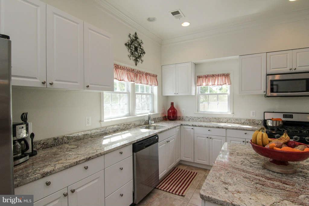 5820 Craig Street Springfield, VA 22150 - Photo 6 of 30 Kitchen