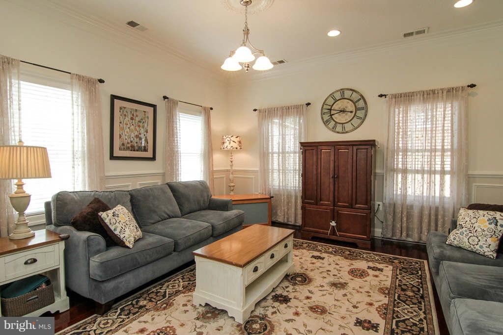 5820 Craig Street Springfield, VA 22150 - Photo 8 of 30 Family Room