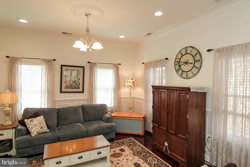 5820 Craig Street Springfield, VA 22150 - Photo 10 of 30 Family Room