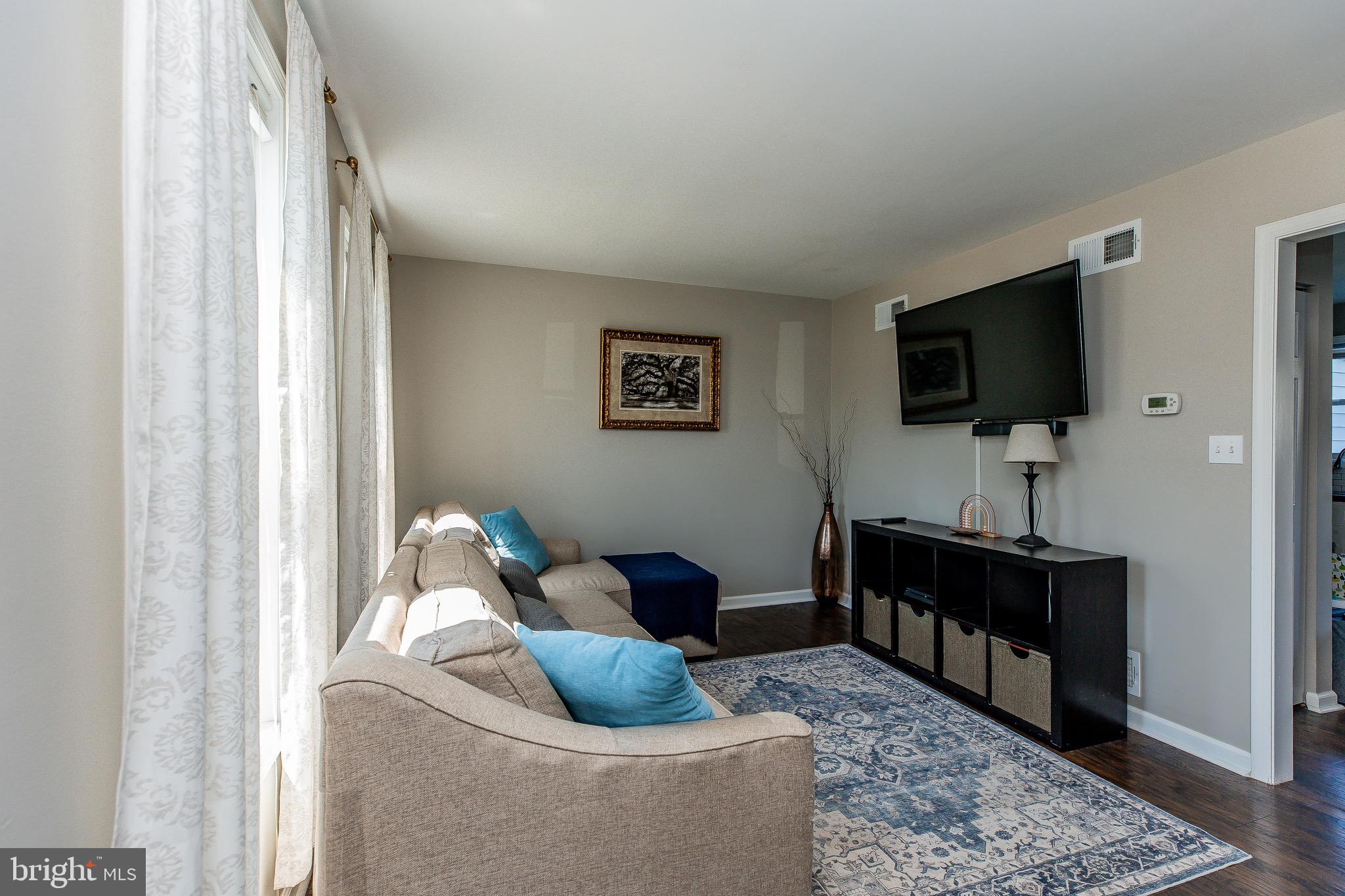 358 Cardinal Road Lititz, PA 17543 - Photo 4 of 31
