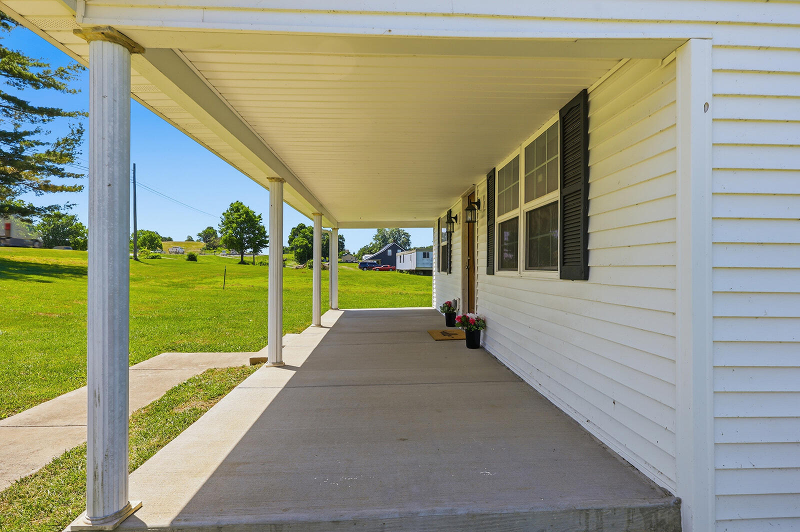 2214 Harrodsburg Road Lawrenceburg, KY 40342 - Photo 6 of 45 Front Porch