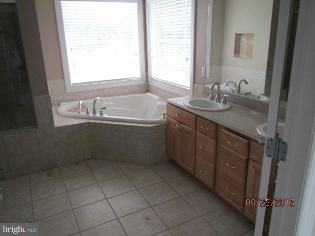 7913 Riverside Drive Pasadena, MD 21122 - Photo 4 of 11 Bath (Master)