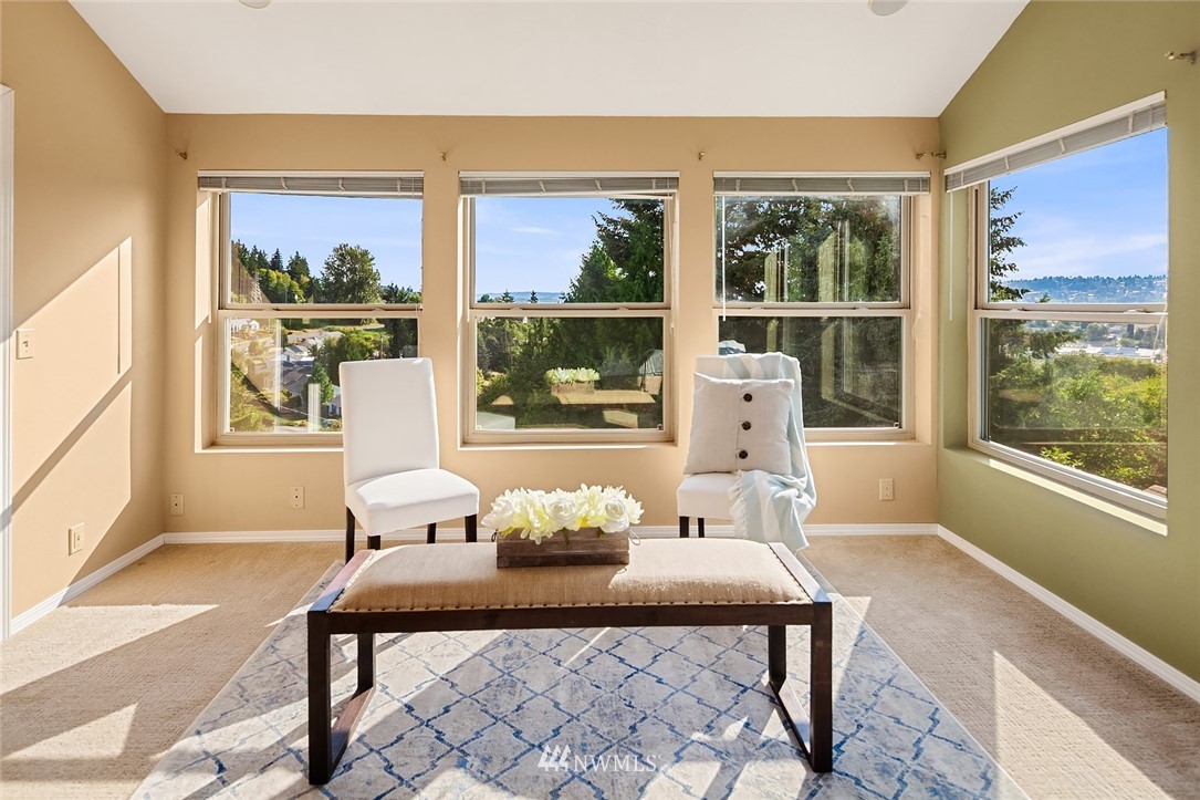 573 Bronson Place Northeast Renton, WA 98056 - Photo 12 of 32 a living room with furniture and a window