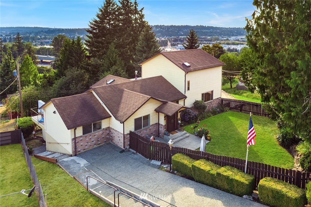 573 Bronson Place Northeast Renton, WA 98056 - Photo 31 of 32 a aerial view of a house with swimming pool and a yard