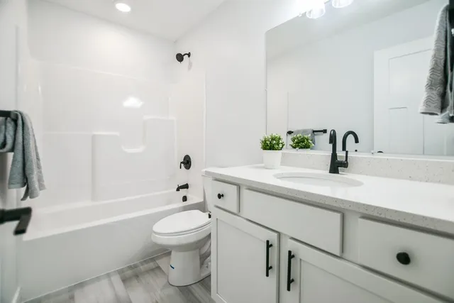 $269,000 | 2604 Golden Valley Road, Minneapolis, MN 55411